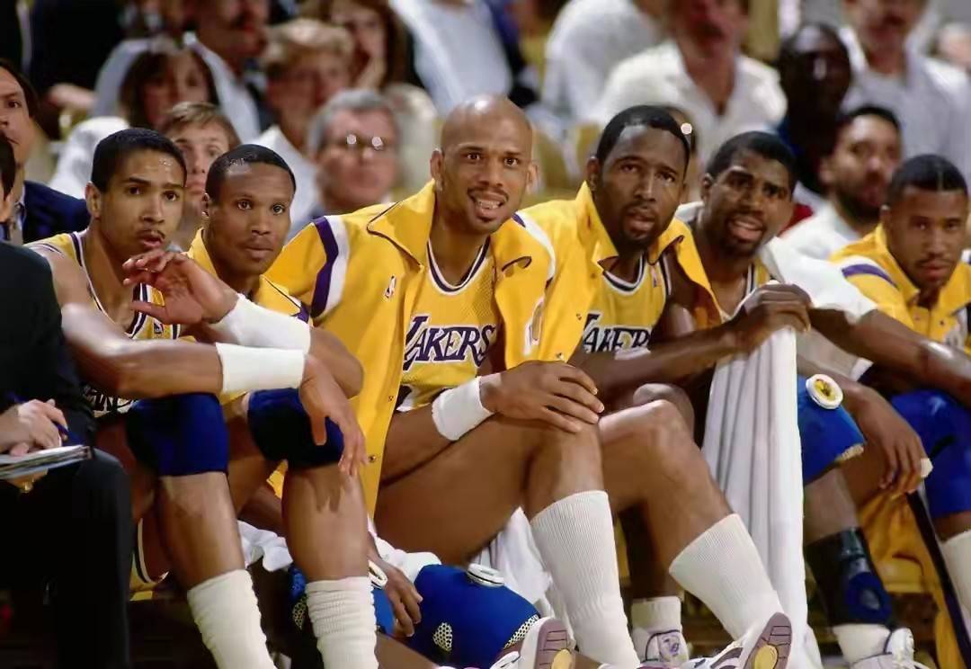 麦迪逊、范德芬4人出席中国香港行活动，指导中小学生踢球（麦迪逊携范德芬等四将亮相中国香港行，走进校园教中小学生踢球）