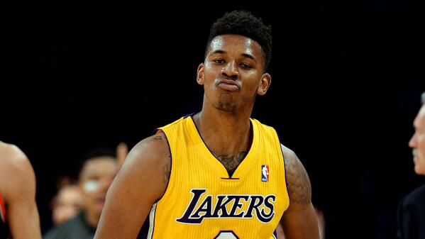 扑救率85.2%场均丢球0.57，斯维拉尔两项数据五大联赛门将第一（85.2%扑救率、场均0.57失球，斯维拉尔双项数据居五大联赛门将之首）