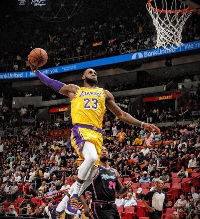 外媒：马拉多纳的宝马i8进行拍卖，起拍价1万欧元（外媒曝马拉多纳的宝马i8将上拍，起拍价1万欧元）