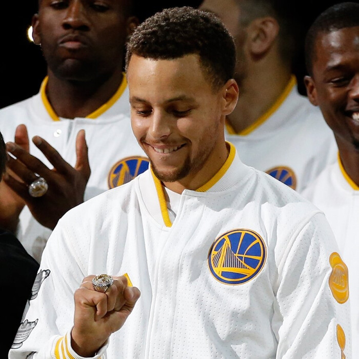 跟队记者：尤文仍在重点关注迈尼昂，球员的续约谈判陷入停滞（跟队记者：尤文持续关注迈尼昂，球员续约谈判已停摆）