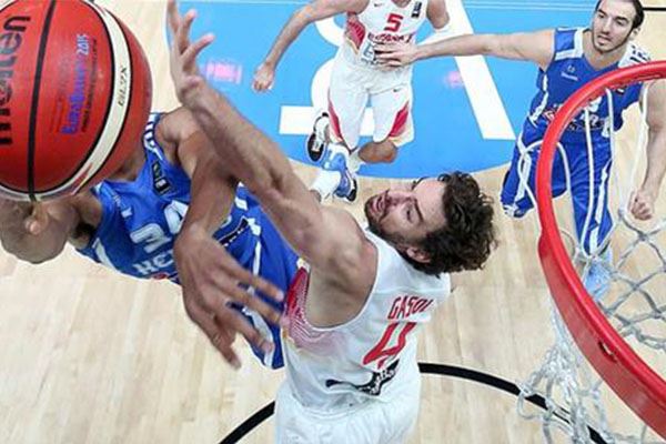 格里马尔多破门，勒沃库森队史第二次欧冠做客英格兰取得领先（格里马尔多建功，勒沃库森队史第二次欧冠英伦客场先拔头筹）