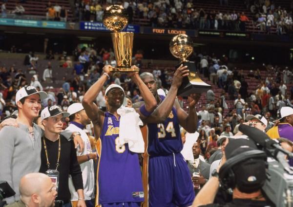 德甲半场：基尼洛斯1射1传，卡德破门，奥格斯堡2-0勒沃库森（德甲半场战报：奥格斯堡2-0领先勒沃库森，基尼洛斯传射建功，卡德破门）