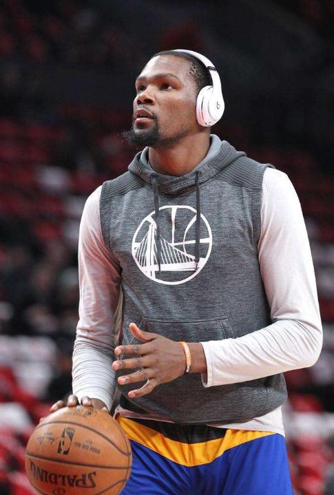 德甲11月最佳球员候选：6球2助攻的昂达夫领衔，奥利塞入选（德甲11月最佳球员候选出炉：昂达夫6球2助攻领跑，奥利塞在列）