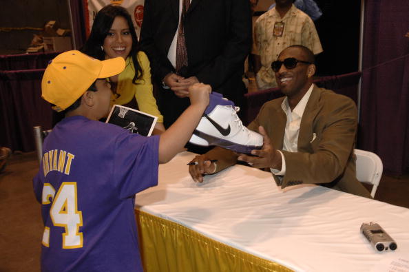 世体：皇马过度依赖库尔图瓦和姆巴佩，其余球员表现平平（世体：皇马对库尔图瓦和姆巴佩依赖过深，其余球员缺少亮点）